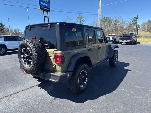 Used 2025 Jeep Wrangler Unlimited Rubicon AWD/4WD image 7