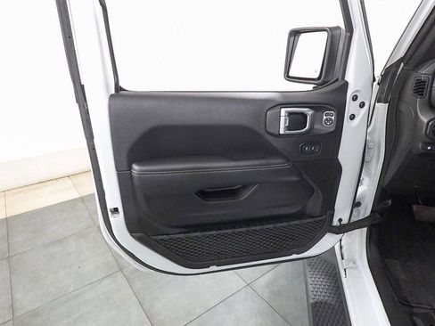 Used 2023 Jeep Wrangler Unlimited Sahara image 7