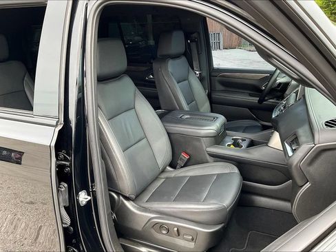 Used 2024 Chevrolet Tahoe Z71 w/ Luxury Package AWD/4WD image 16