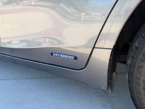 Used 2013 Lexus CT 200h FWD image 27