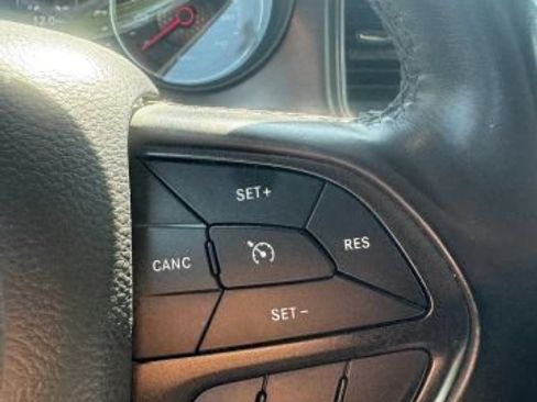 Used 2022 Dodge Charger SXT RWD image 11