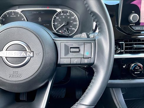 Used 2025 Nissan Pathfinder SV image 24