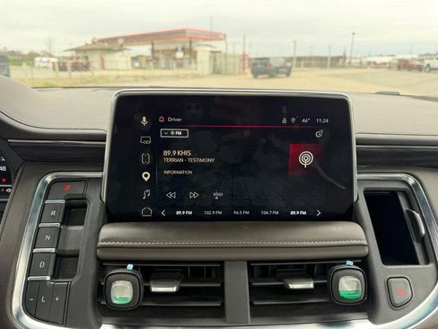 Used 2023 GMC Yukon XL SLT w/ SLT Premium Package AWD/4WD image 16