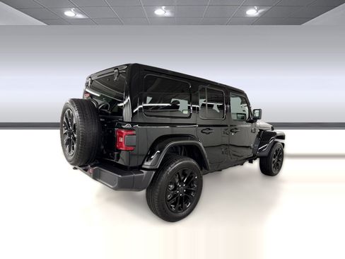 Used 2025 Jeep Wrangler Unlimited Sahara w/ Safety Group AWD/4WD image 9