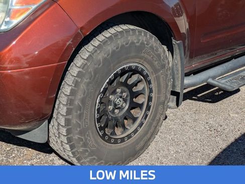 Used 2018 Nissan Frontier SV image 4