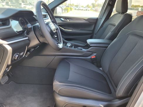 New 2025 Jeep Grand Cherokee L Laredo w/ Luxury Tech Group I image 11