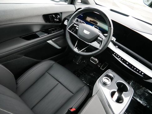 Certified 2025 Cadillac Optiq Luxury 2 w/ LPO, Floor Liner Package image 9