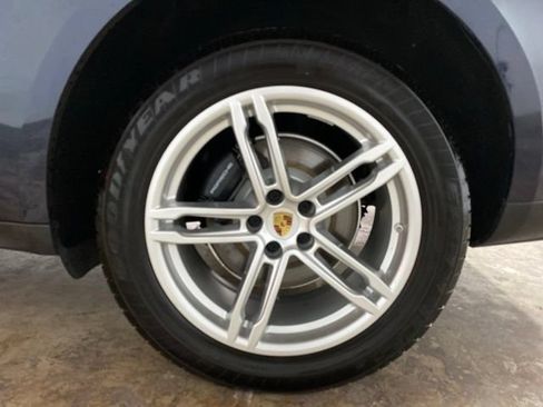 Used 2023 Porsche Macan Turbo AWD/4WD image 31