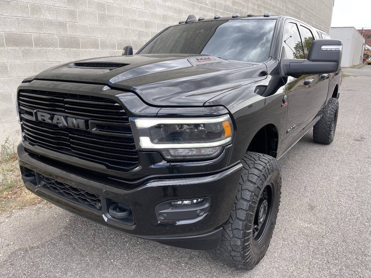 Used 2024 RAM 3500 Laramie w/ Night Edition AWD/4WD image 10