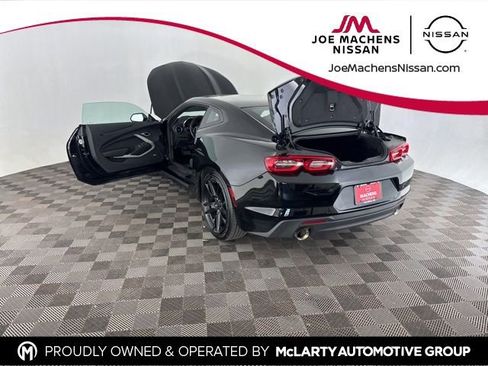 Used 2022 Chevrolet Camaro LT w/ Technology Package image 16