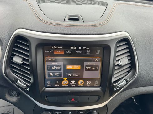 Used 2015 Jeep Cherokee Limited AWD/4WD image 16
