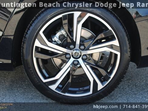 Used 2024 Volvo S60 B5 Core image 8