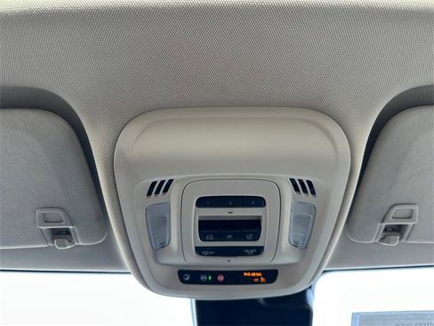 Used 2023 Buick Envision Avenir image 28