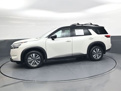Used 2024 Nissan Pathfinder SL image 8