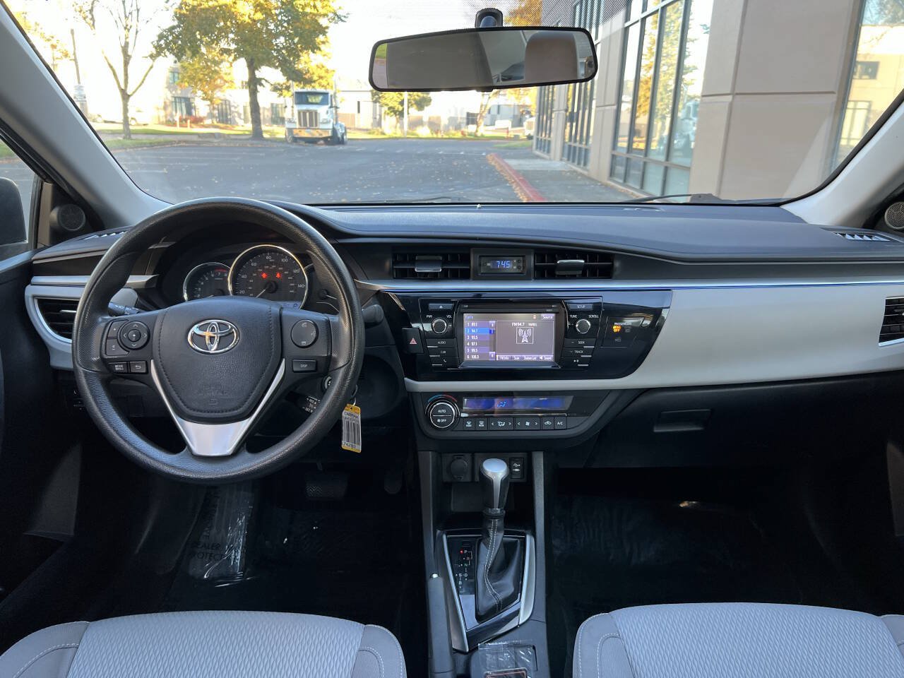 Used 2016 Toyota Corolla LE FWD image 14