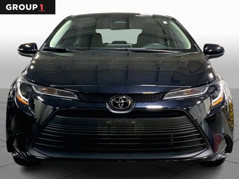 Used 2023 Toyota Corolla LE image 3