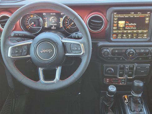Used 2023 Jeep Wrangler Rubicon image 28