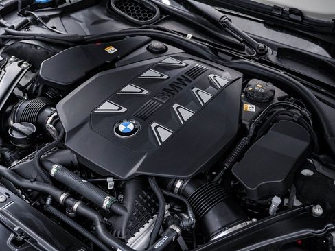 Used 2025 BMW 760i xDrive image 32