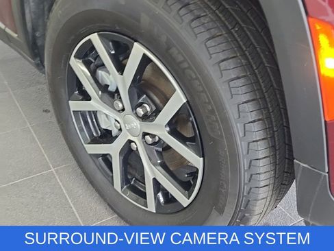 Used 2025 Jeep Grand Cherokee Limited w/ Luxury Tech Group II AWD/4WD image 4