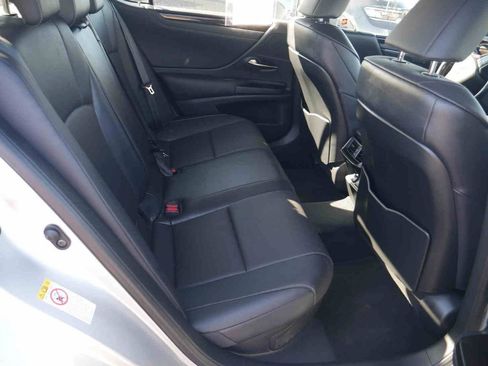 Used 2019 Lexus ES 300h w/ Premium Package image 21