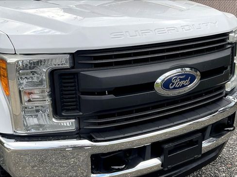 Used 2017 Ford F250 XL w/ Power Equipment Group AWD/4WD image 32