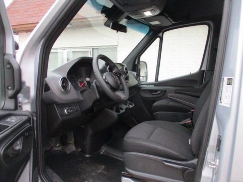 Used 2025 Mercedes-Benz Sprinter 2500 image 10