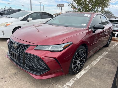 Used 2019 Toyota Avalon Touring image 1
