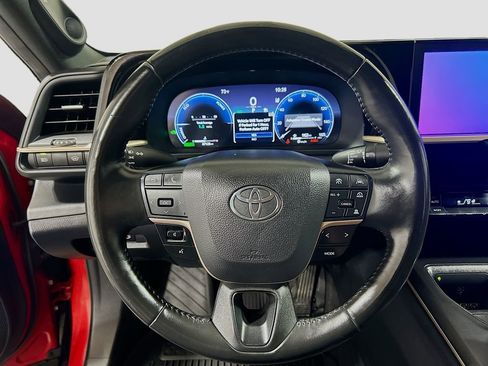 Used 2023 Toyota Crown AWD/4WD image 9