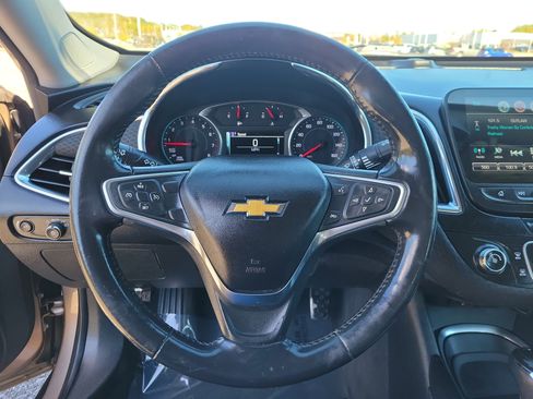Used 2018 Chevrolet Malibu LT image 21