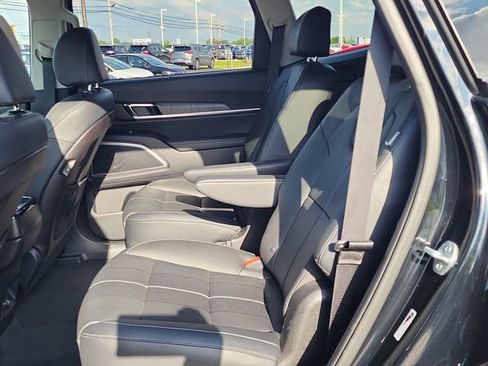 Used 2024 Kia Telluride EX w/ EX Captain's Chair Package FWD image 24
