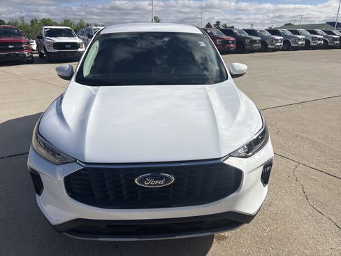 Used 2023 Ford Escape Active w/ Tech Pack #2 AWD/4WD image 2