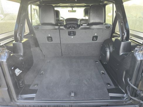 Used 2021 Jeep Wrangler Unlimited Sahara image 10