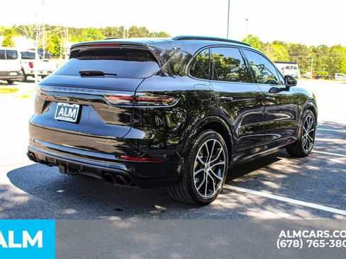 Used 2023 Porsche Cayenne Turbo AWD/4WD image 6