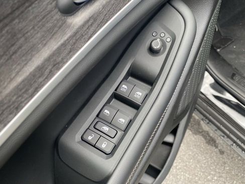 New 2025 Jeep Grand Cherokee L Limited w/ Luxury Tech Group II image 13