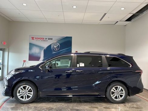 New 2026 Toyota Sienna XLE image 4