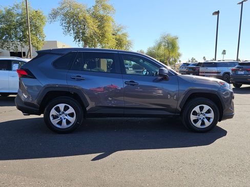 Used 2022 Toyota RAV4 LE w/ Carpet Mat Package (TMS) image 4