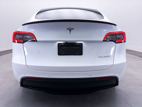 Used 2022 Tesla Model Y Performance AWD/4WD image 15