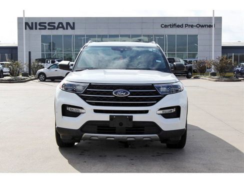 Used 2020 Ford Explorer XLT w/ Equipment Group 202A image 8