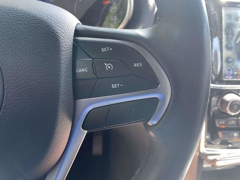 Used 2019 Jeep Grand Cherokee Limited AWD/4WD image 25
