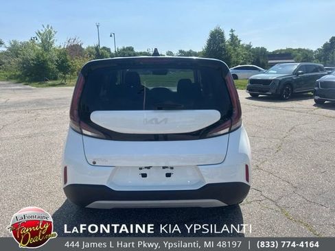 Used 2023 Kia Soul LX w/ Option Group 015 FWD image 4