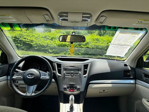 Used 2010 Subaru Outback 2.5i Premium AWD/4WD image 10