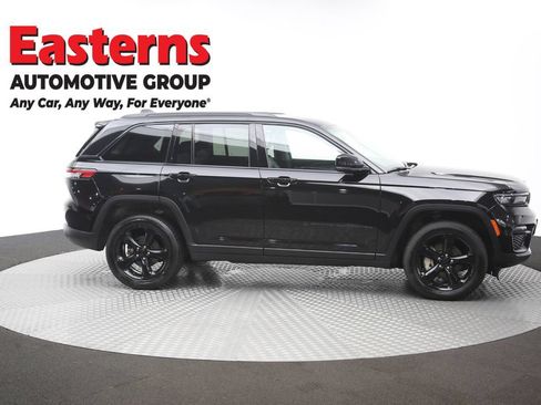 Used 2023 Jeep Grand Cherokee Limited w/ Black Appearance Package AWD/4WD image 48