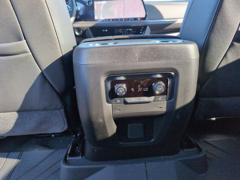 New 2026 Chevrolet Suburban High Country w/ LPO, Illumination Package image 28