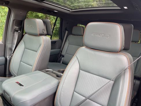 New 2026 GMC Yukon AT4 w/ AT4 Premium Plus Package AWD/4WD image 32