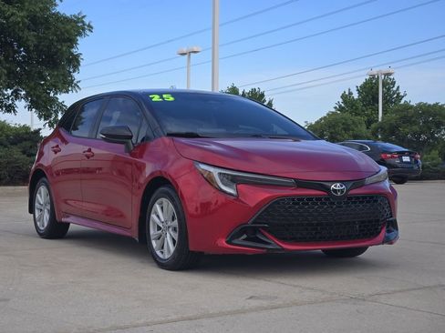 Used 2025 Toyota Corolla SE w/ SE Package FWD image 3