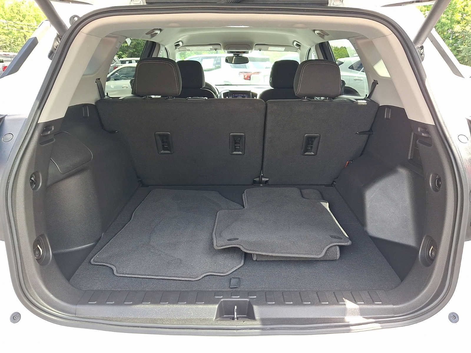 Used 2023 GMC Terrain SLE w/ Driver Convenience Package FWD image 30