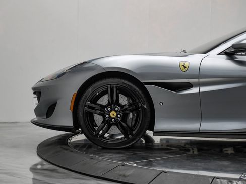 Used 2019 Ferrari Portofino image 9