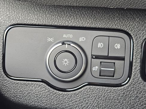 Used 2023 Mercedes-Benz Sprinter 2500 image 21