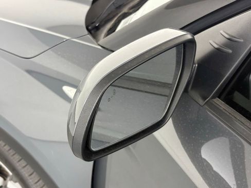 Used 2025 Hyundai Venue SEL FWD image 14