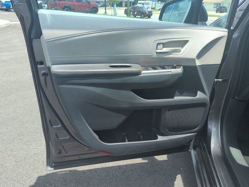 Used 2021 Toyota Sienna LE w/ LE Plus Package FWD image 18